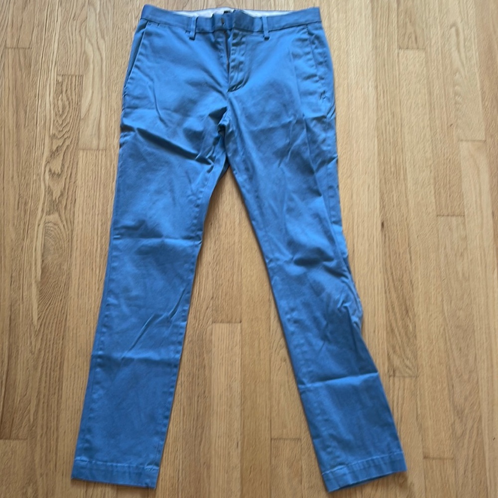 Gently used men’s BR Fulton Chino size 30x32.